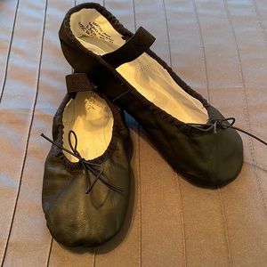 Capezio Black Kids Ballet Shoes 2.5